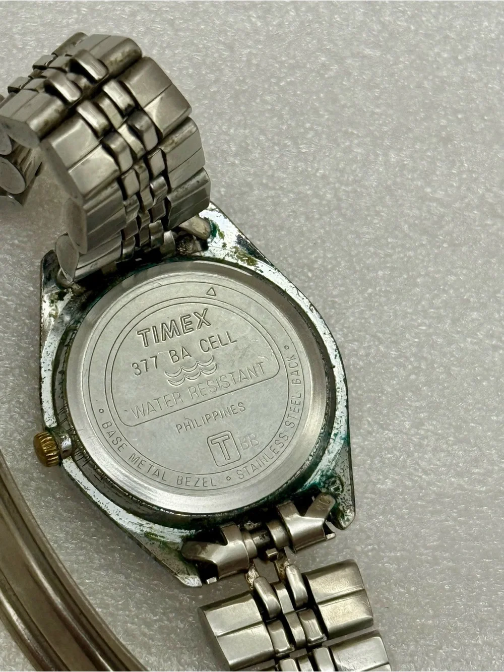 Vintage Timex Quartz Two-Tone Women's Watch - Fluted Bezel Date 377 BA
